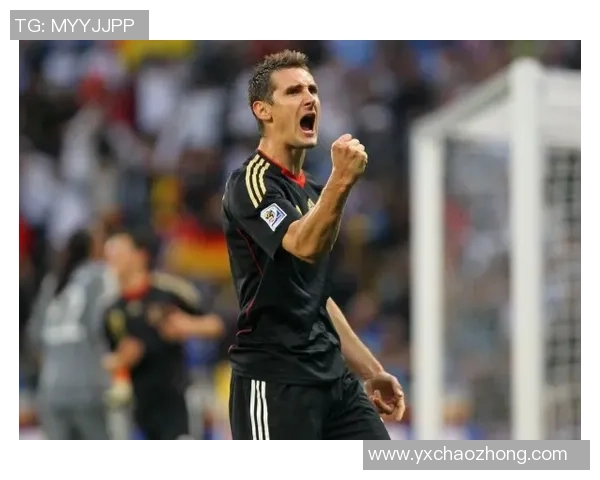 探秘13号球员背后的故事与成就足球明星的荣耀与挑战