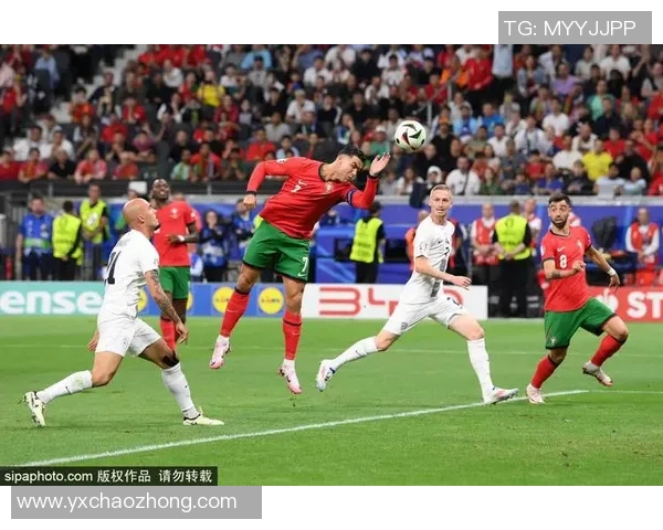 探索绿茵场上的传奇人物足球明星传记全景解析